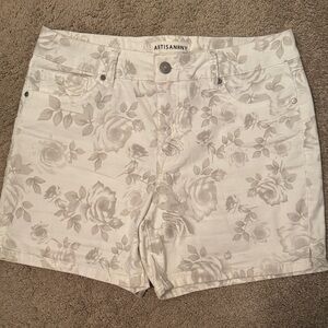 Artisan Ny Women's White Floral Jean Shorts